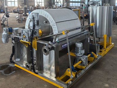 Prednosti vrtljivega vakuumskega filtra pri obdelavi blata za industrijo varstva okolja